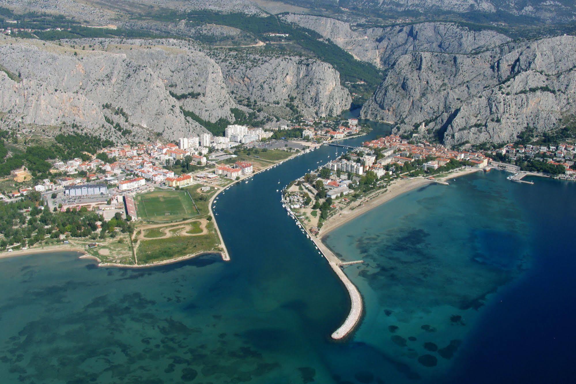 Pansion Begic Hotel Omis Exterior photo